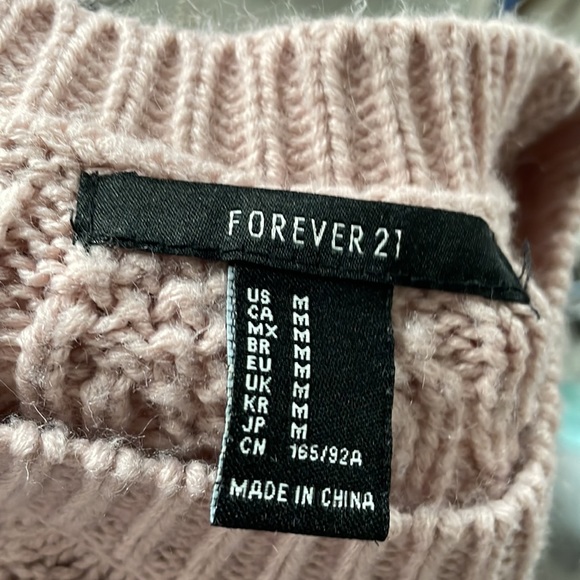 Women’s cable knit sweater in a pink/lavender colour. - Picture 2 of 2